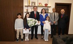 Belediye başkanı koltuğunu Mercan Su Uzun'a devretti