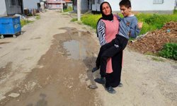 Belediye yolu yapmadı, engelli evladıyla perişan oldu