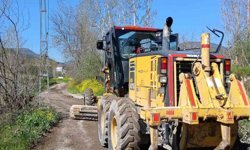 Bilecik'te arazi yollarında greyderle düzenleme çalışması