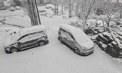 Bitlis'te nisanda kara kış: 84 köy yolu ulaşıma kapandı