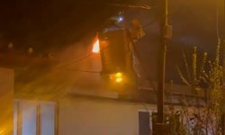 Bolu'da 2 katlı evin bacasında yangın