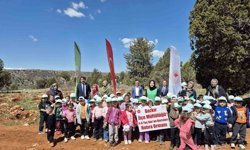 Bozkır'da minik öğrencilerden fidan dikme etkinliği