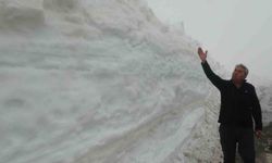 Burası ne Van ne Hakkari: Yaz şehri Mersin'de kar 2 metreyi aştı