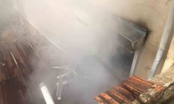 Burdur'da yangında mahsur kalan 2 kadını ekipler kurtardı