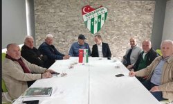 Bursaspor'un unutulmaz kaptanı Özden'in kitabı öğrencilere dağıtıldı