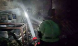 Cam balkon üretimi yapılan iş yerinde yangın