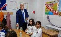 Çanakkale'de öğrencilere ücretsiz süt ikramı