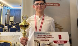 Çeşme Belediyesporlu Ali Arda Eracar'dan, Satranç Turnuvası'nda şampiyonluk