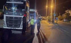 Çeşme'de tır sürücülerine yönelik gece denetimi