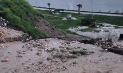 Cizre'de heyelan yolu kapattı, çok sayıda araç ve vatandaş mahsur kaldı