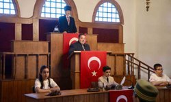 Çocuk meclisinden tarihi atmosferde 23 Nisan özel oturumu