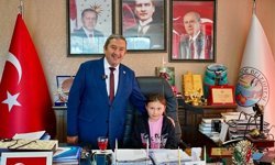 Darende Belediyesi'nde 23 Nisan'da makam çocuklara emanet edildi