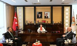 Denizli Valisi Köşger, makam koltuğunu minik İpek'e devretti