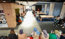 Denizli'de çocuklar 'Telefonu Bırak, Kitaba Sarıl' çağrısına kulak veriyor