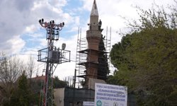 Depremde hasar gören caminin restorasyonuna başlandı