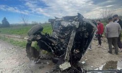 Direksiyon hakimiyetini kaybetti, yağmur suyu kanalına devrildi: 1 yaralı