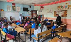 Diyadin'de öğretmene gül mesajı