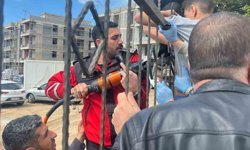 Diyarbakır'da demir korkuluk, küçük çocuğun koluna saplandı