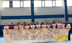 Diyarbakır'da öğrencilerin açtığı pankart duygulandırdı