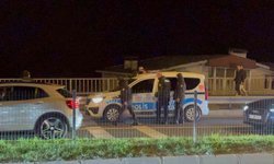 'Dur' ihtarına uymayan alkollü sürücü polis aracına çarptı: 3 gözaltı