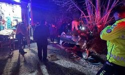 (Düzeltme) Antalya'da trafik kazası: 2 kişi hayatını kaybetti