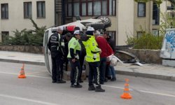 Edirne'de kontrolden çıkan hafif ticari araç yan yattı: Sürücü yaralandı