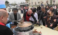 Edirne'de Selimiye'nin gölgesinde tava ciğer dağıtıldı