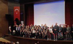 Elazığ'da öğretmen, veli ve öğrencilerden oluşan koro büyük beğeni topladı