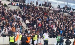 Elazığsporlu futbolcu gol sevincini polisle yaşadı