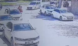 Elektrikli bisiklet park halindeki otomobile çarptı