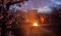 Erzincan'da çiftçiler don nöbetinde