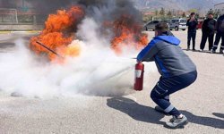 Erzincan'da itfaiyeden kurum personeline yangın eğitimi