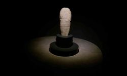 Erzurum'da bulunan 2 bin 500 yıllık 'taş baba' heykeli ziyaretçilerin ilgi odağı oldu