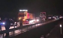 Erzurum'da jandarma aracının da karıştığı zincirleme kaza: 2 asker yaralı