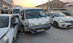 Eskişehir'de 4 aracın karıştığı trafik kazasında 3 kişi yaralandı