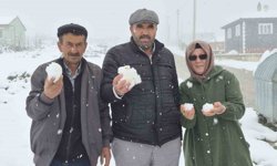 Eskişehir'in yüksek kesimdeki mahallesi kışa geri döndü