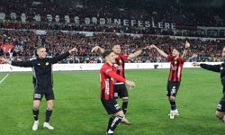 Eskişehirspor turu çiftetelliyle kutladı