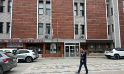 Eşme Belediyesi'ne yönelik 'irtikap' soruşturması kapsamında Başkan Tozan, eşi ve 3 şüpheli gözaltına alındı