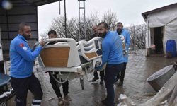 Evde bakım hastasına ortopedik yatak hediyesi