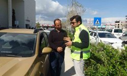 Felçli annesini hatalı parklardan dolayı tekerlekli sandalyeyle taşımakta güçlük çeken vatandaş: 'Çektiğimiz eziyeti bir görseler, inanıyorum ki oturup ağlarlar'