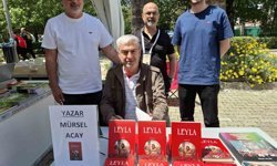 Gazeteci Mürsel Acay İzmir Kitap Fuarında okurlarıyla buluştu