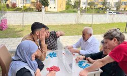 Gönüllü gençlerden alzheimer hastalarına moral desteği