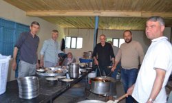 Gördes'te geleneksel köy hayrına yoğun katılım