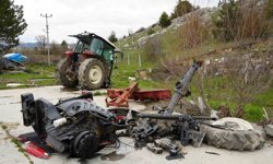 Hafif ticari araç ile çarpışan traktör ikiye bölündü: 5 yaralı