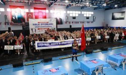 Halk Oyunları Şampiyonası Buldan'da renkli görüntülere sahne oldu