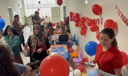 Hastanede tedavi gören çocuklara 23 Nisan sürprizi