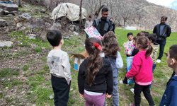 Hayırsever polisten binlerce öğrenciye anlamlı destek