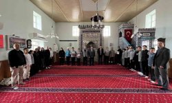 Hisarcık'taki camilerde müezzinlik yapan öğrenciler ödüllendirildi