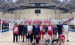 İl Müdürü İlhan çocuklarla voleybol oynadı