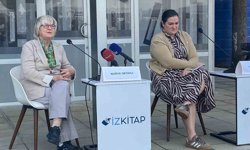 İlber Ortaylı, İzmir'de adını taşıyan kütüphane önünde anıldı